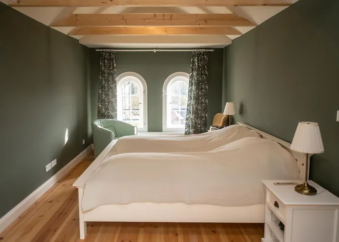 شقة A Refuge Built For A King *